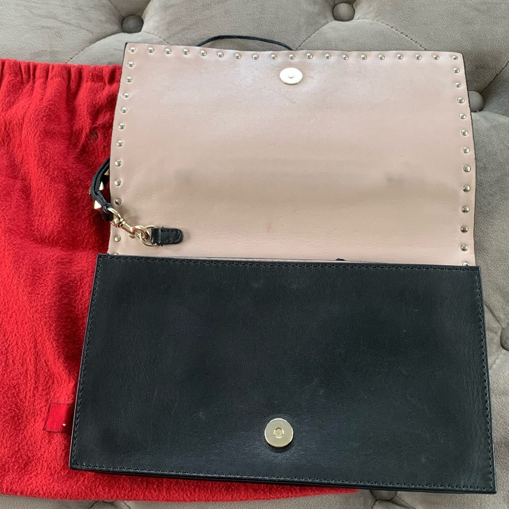 ⛔️🚫SOLD🚫⛔️Valentino Garavani Rockstud clutch - Picture 3 of 8